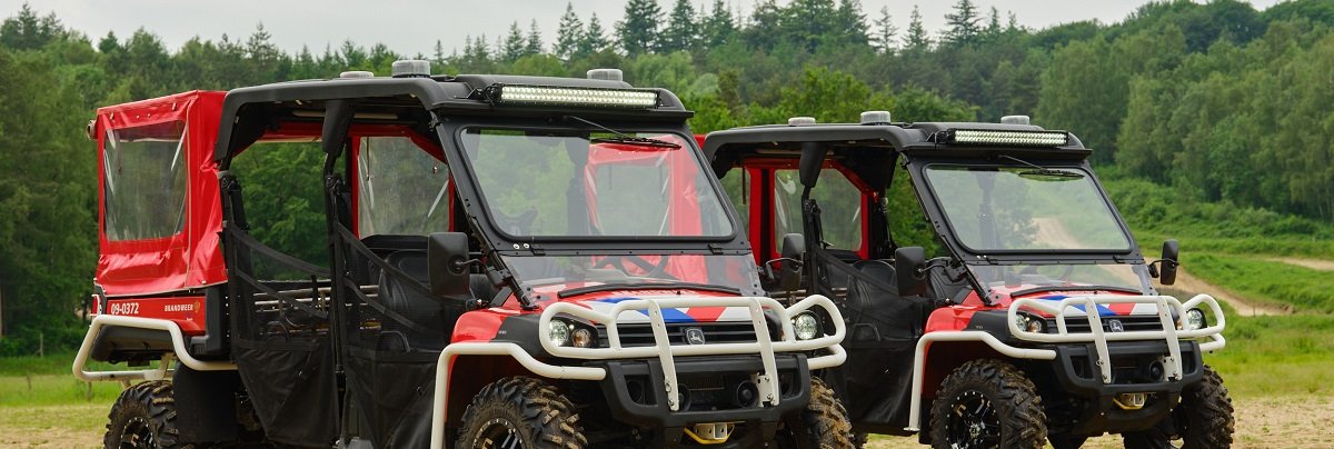 twee PAT voertuigen naast elkaar