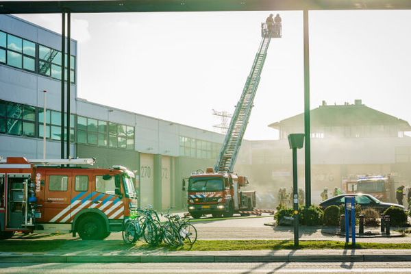 Brand bij een bedrijf.