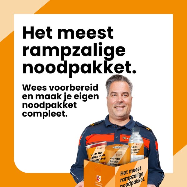 Brandweerman met noodpakket