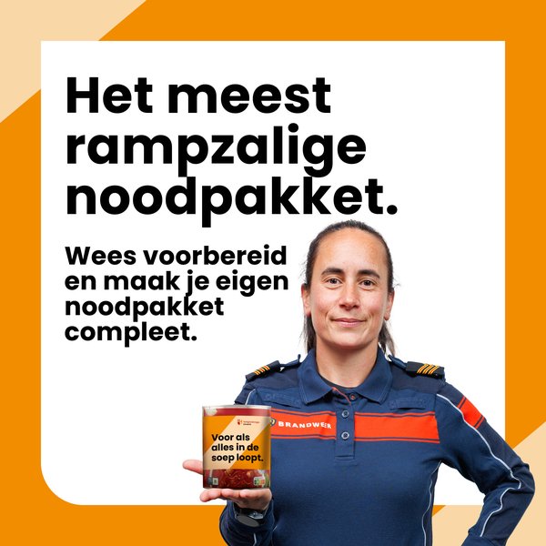 Brandweervrouw met soepblik