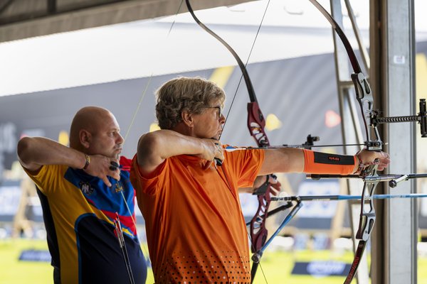 Handboogschieten tegen Roemenië