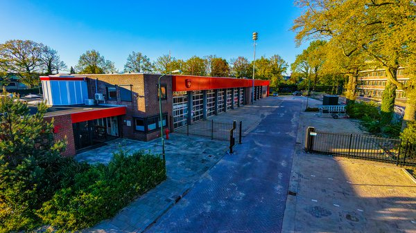 Brandweerkazerne Bilthoven gezien vanaf de straat