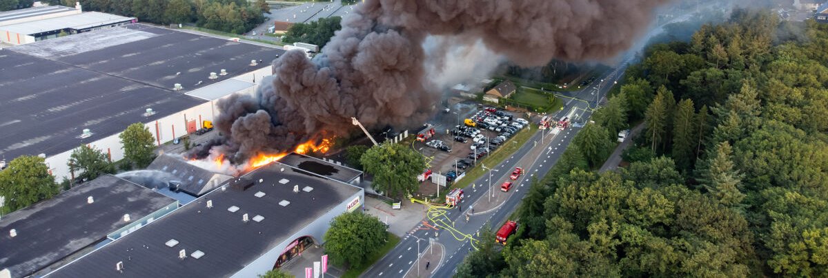 Zeer grote brand bedrijventerrein Soesterberg