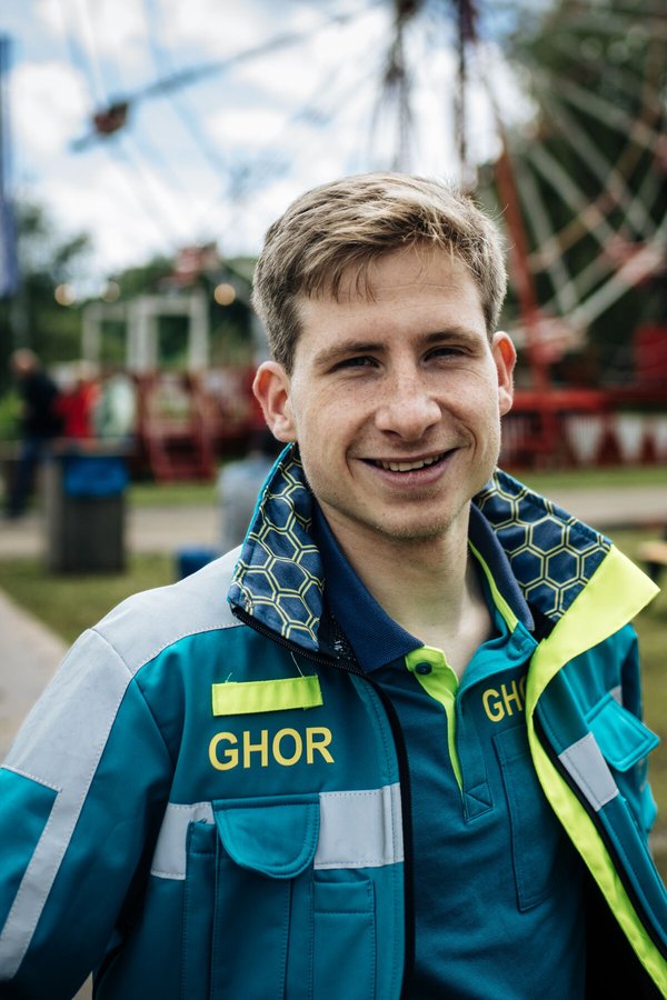 Lachende man van de GHOR