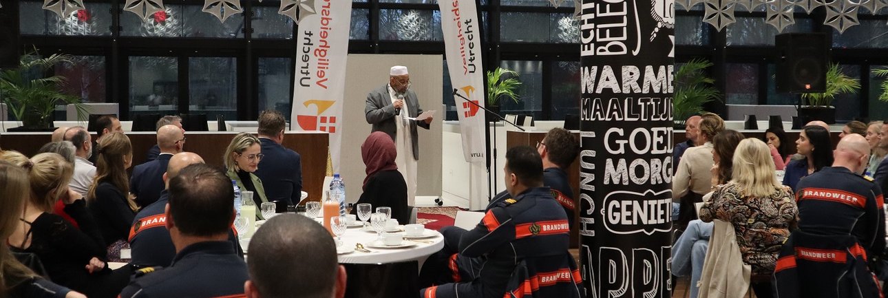 Sfeerimpressie van de Iftar van de VRU