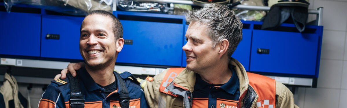 Twee brandweercollega's