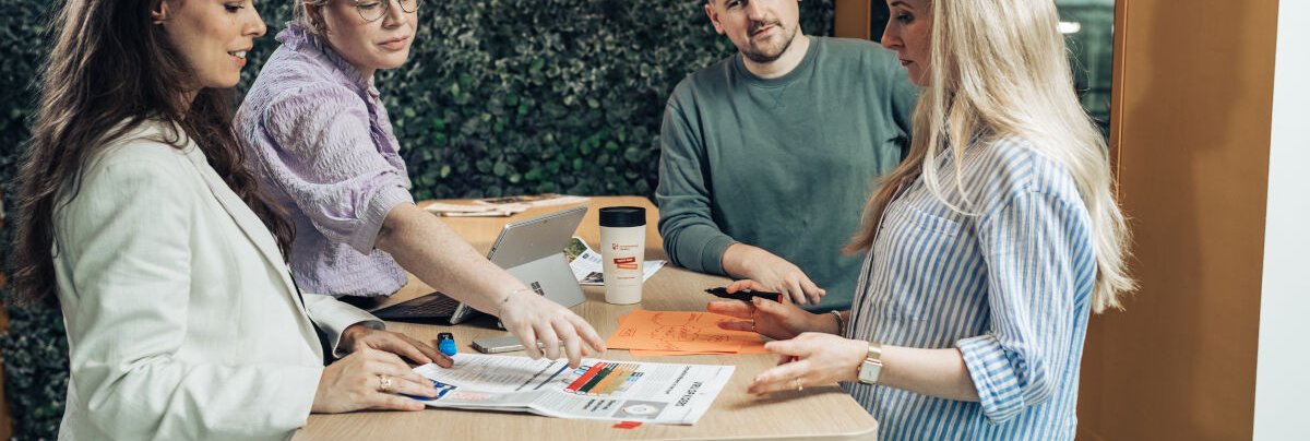 foto van medewerkers van communicatie